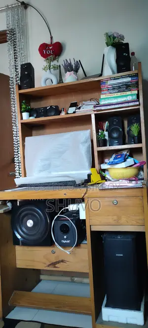 কম্পিউটার টেবিল