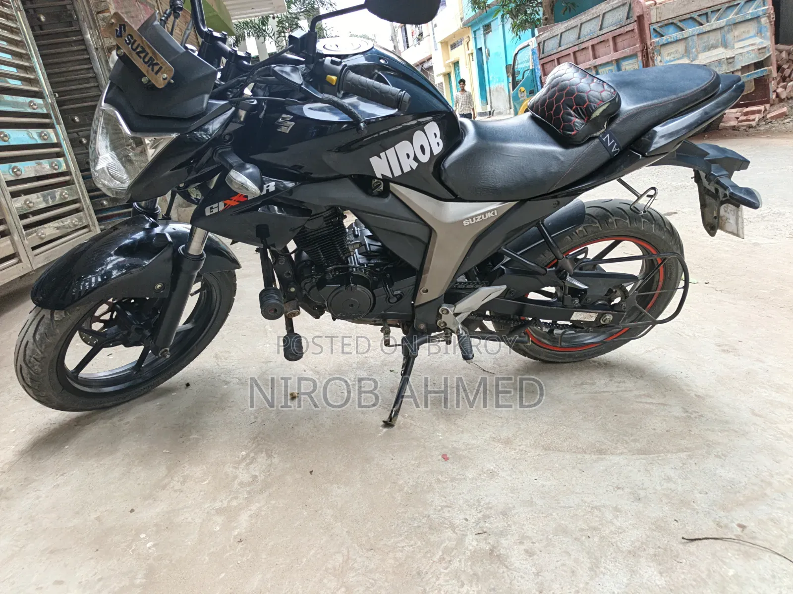সুজুকি জিক্সার ২০২৩ কালো