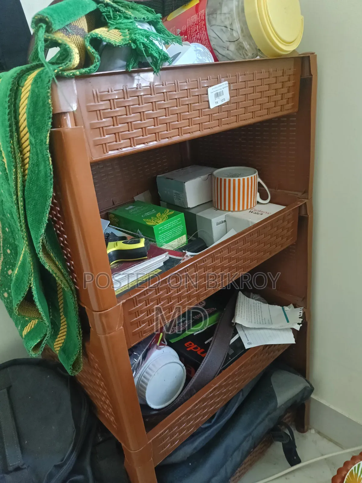 রিসেপশন বা ব্যাচেলর সোফা এবং টুল