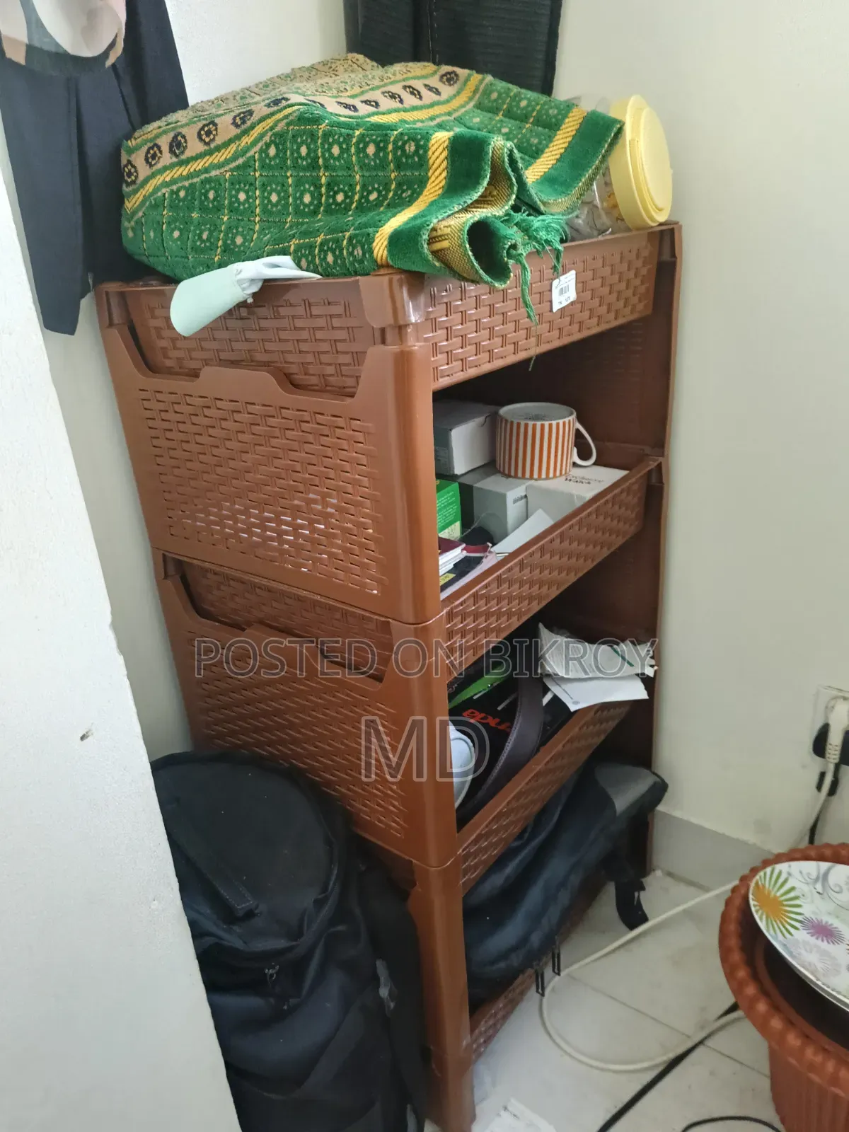 রিসেপশন বা ব্যাচেলর সোফা এবং টুল