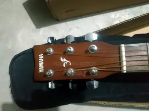 ইয়ামাহা এফ৩১০ অ্যাকৌস্টিক গিটার নতুনের মতো