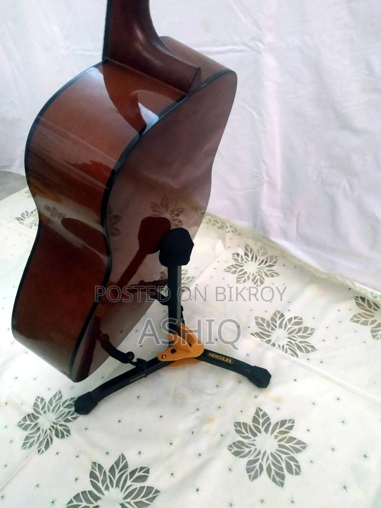 ইয়ামাহা এফ৩১০ অ্যাকৌস্টিক গিটার নতুনের মতো