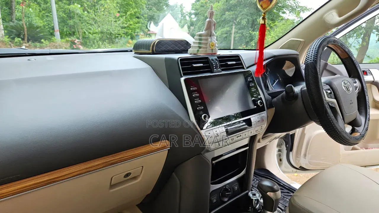 Toyota Land Cruiser Prado 2.7 2022 Pearl