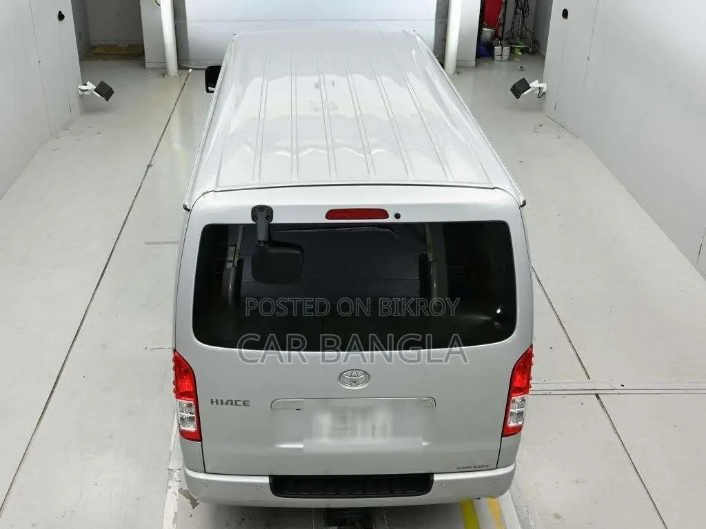 Toyota HiAce 2021 Silver
