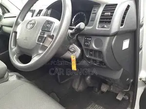 Toyota HiAce 2021 Silver