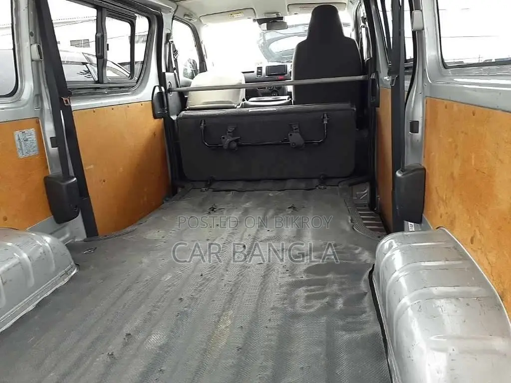 Toyota HiAce 2021 Silver