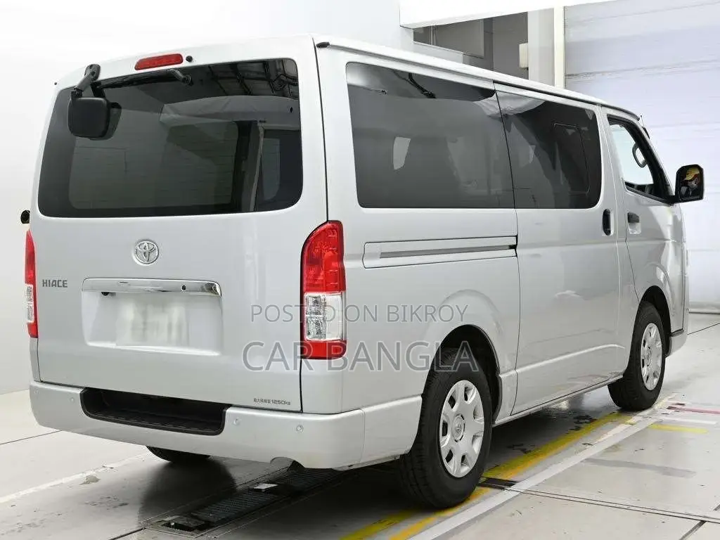 Toyota HiAce 2021 Silver