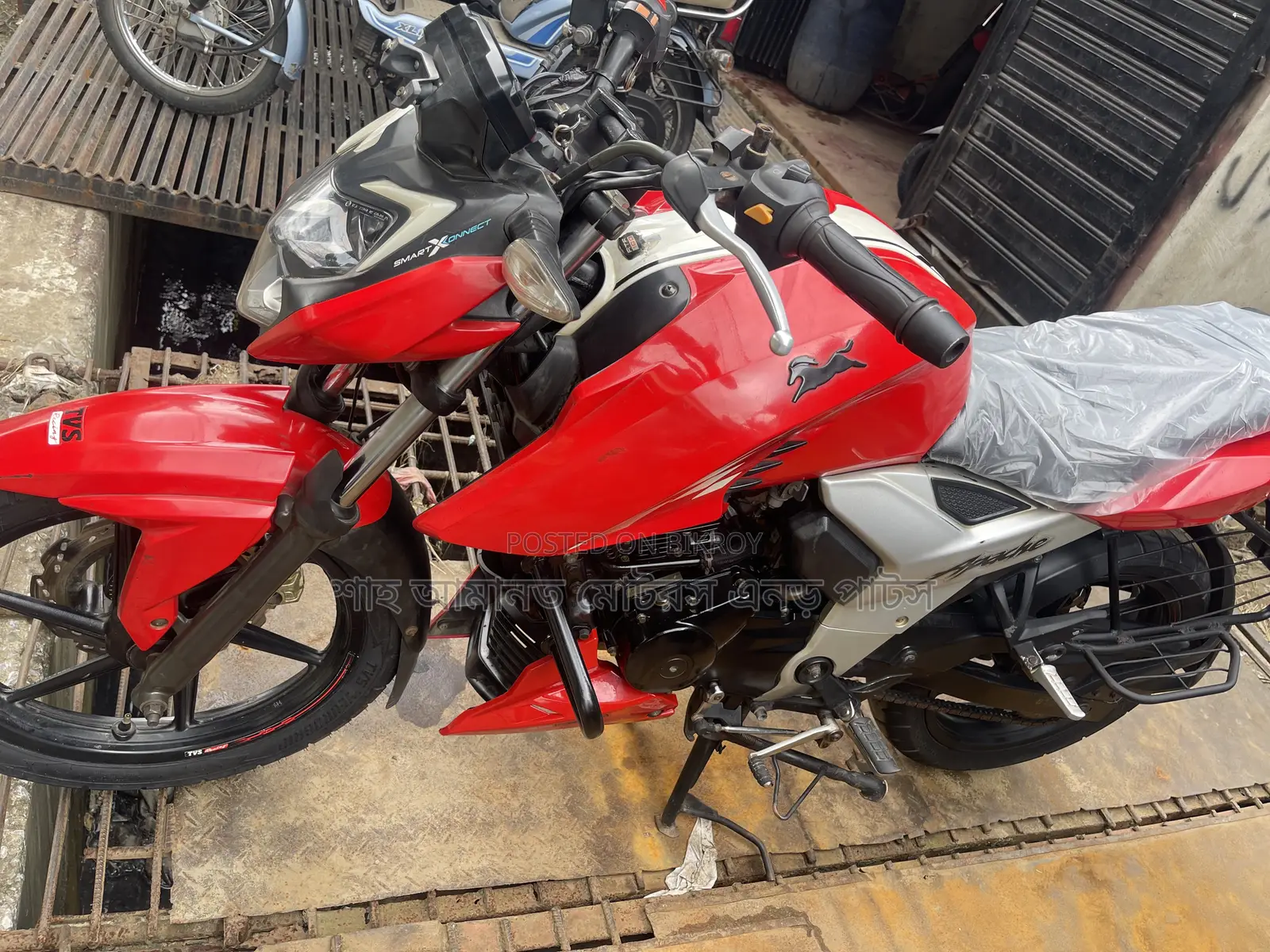 TVS Apache 160 4V 2023 Red