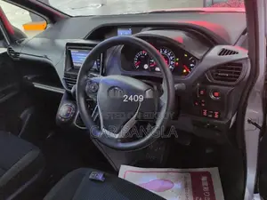 Toyota Noah 2021 Silver