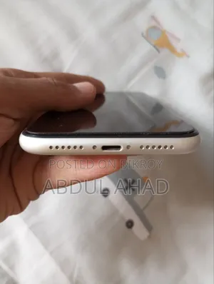 অ্যাপল আইফোন ১১ ২৫৬ জিবি সাদা