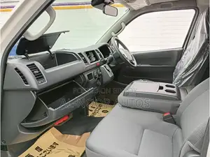 Toyota HiAce 2021 White