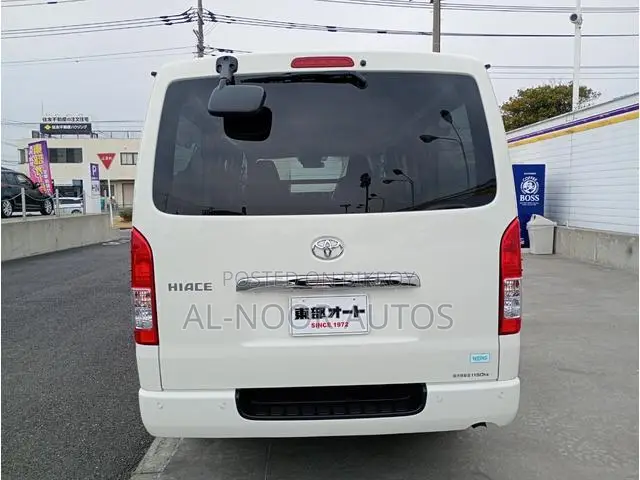 Toyota HiAce 2021 White