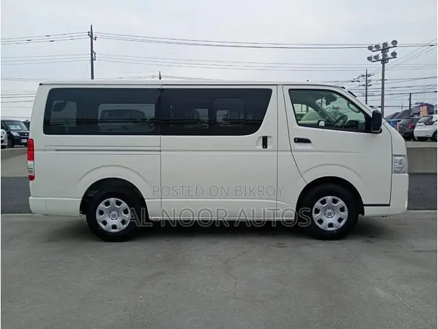 Toyota HiAce 2021 White