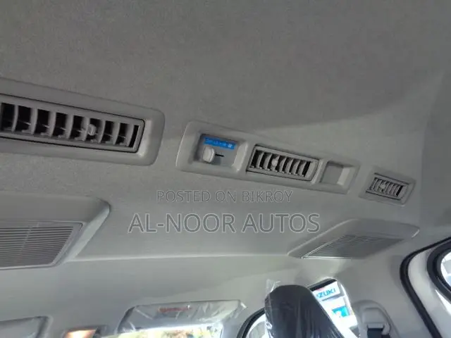 Toyota HiAce 2021 White