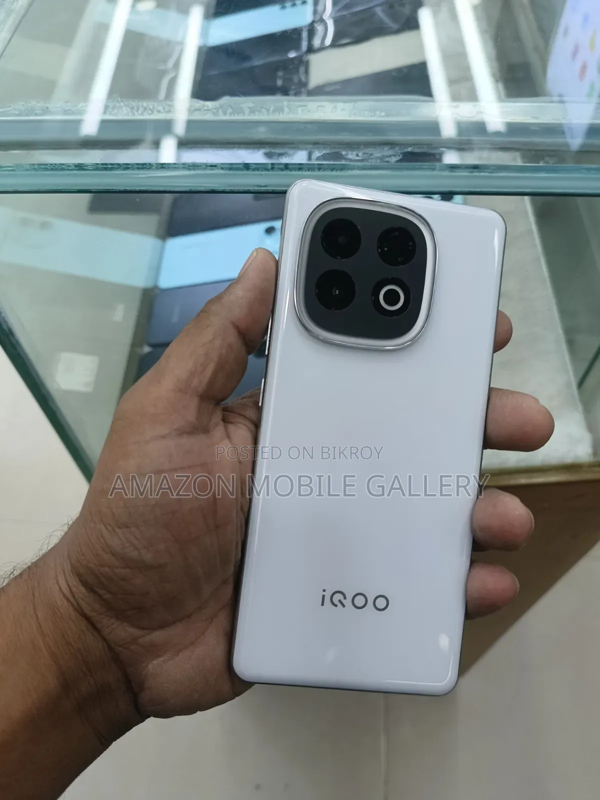 iQOO 256 GB White