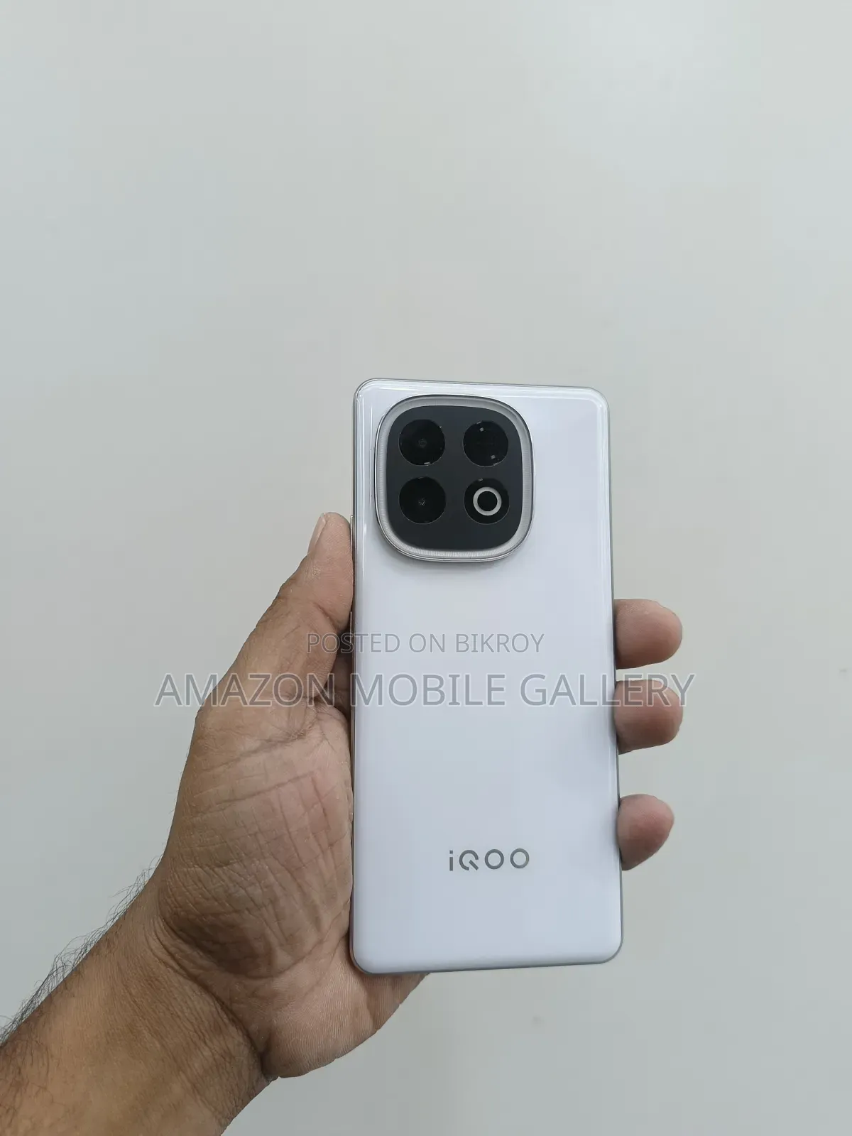 iQOO 256 GB White
