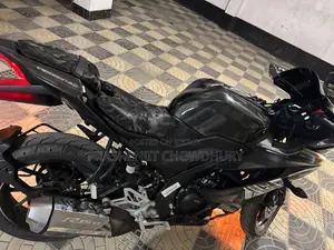 নতুন ইয়ামাহা আর১৫ ভি৩ ২০২৫ কালো