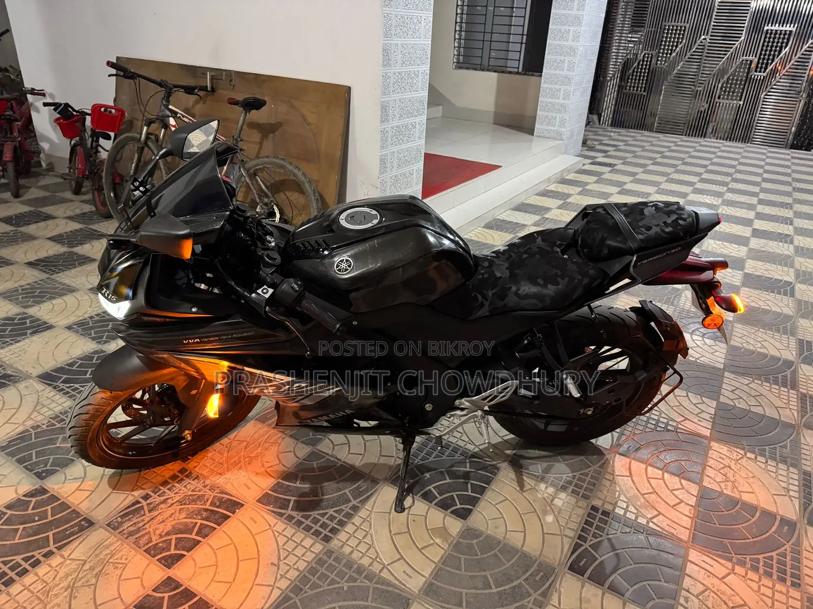 নতুন ইয়ামাহা আর১৫ ভি৩ ২০২৫ কালো