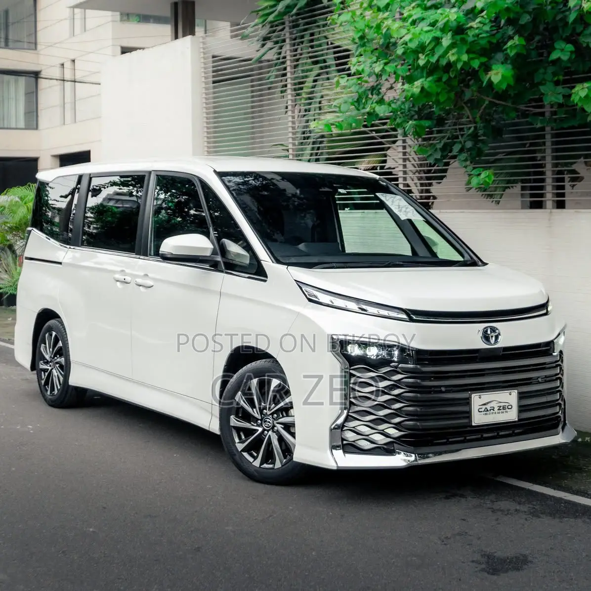 Toyota Voxy Hybrid S-Z 2WD 7-Seater 2022 Pearl