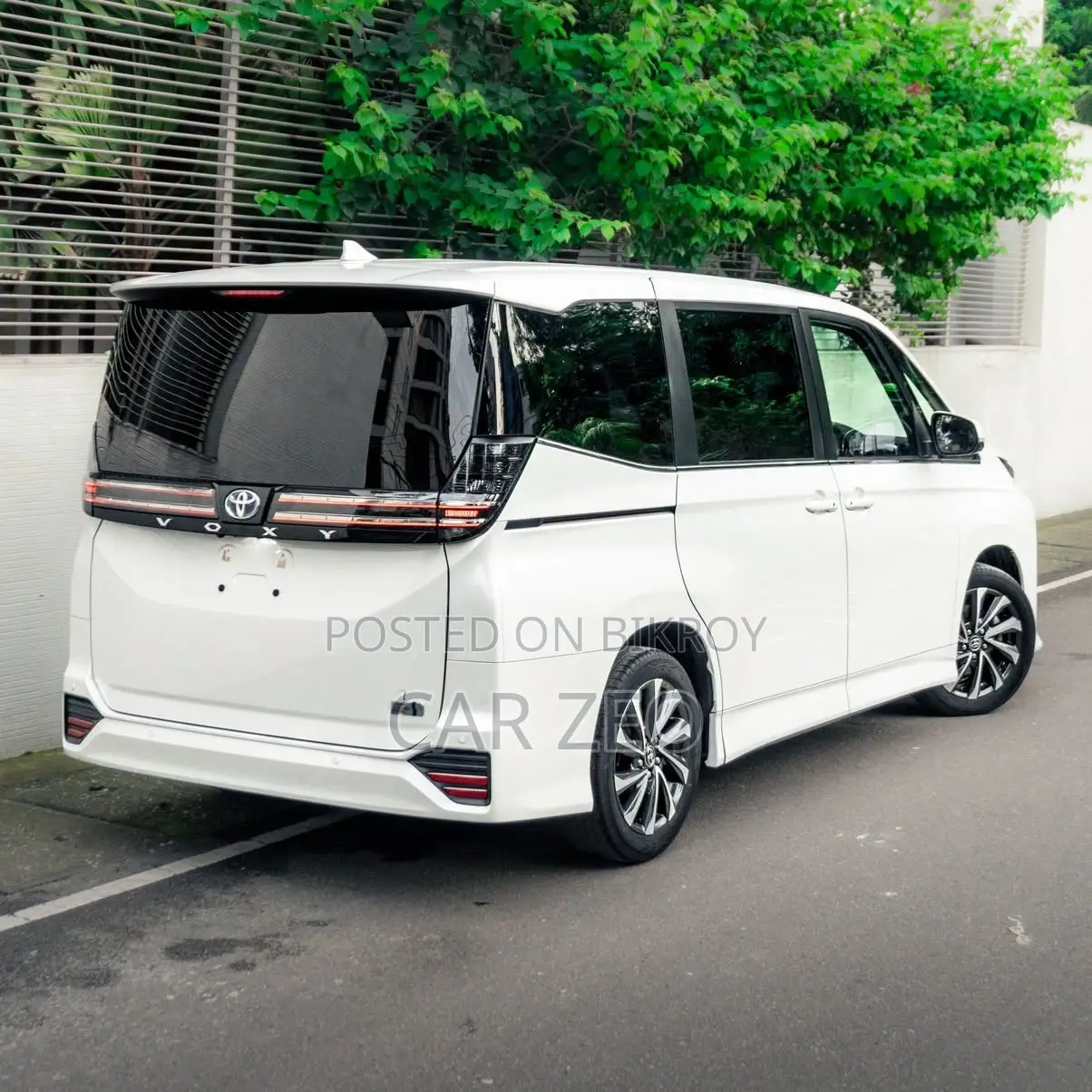 Toyota Voxy Hybrid S-Z 2WD 7-Seater 2022 Pearl