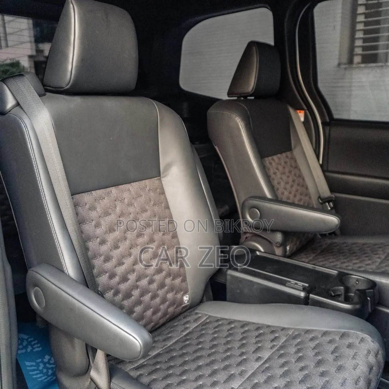 Toyota Voxy Hybrid S-Z 2WD 7-Seater 2022 Pearl