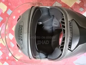 স্টাডস হেলমেট