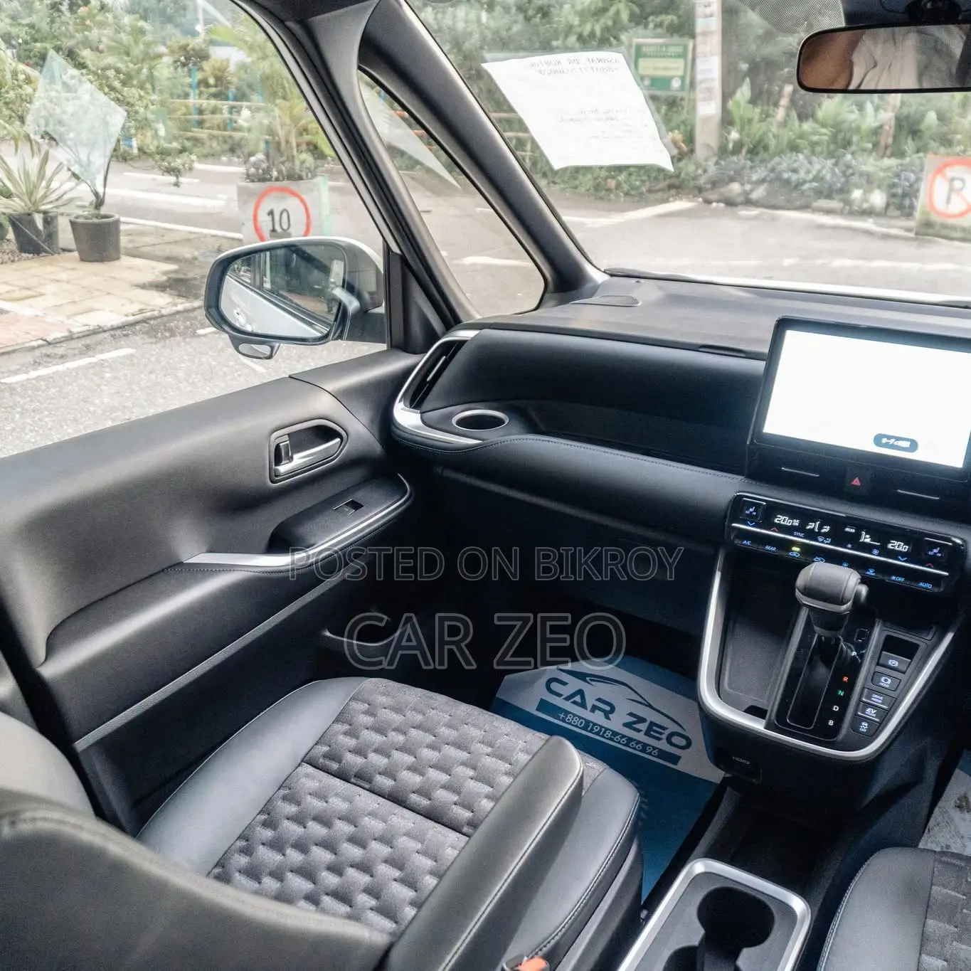 Toyota Voxy Hybrid S-Z 2WD 7-Seater 2022 Pearl