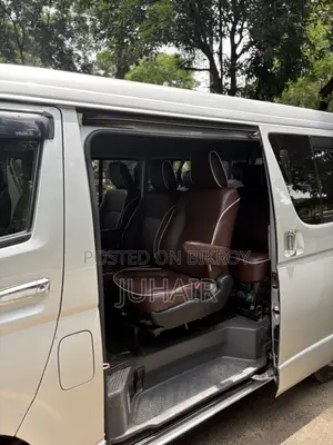 Toyota HiAce 2005 Silver