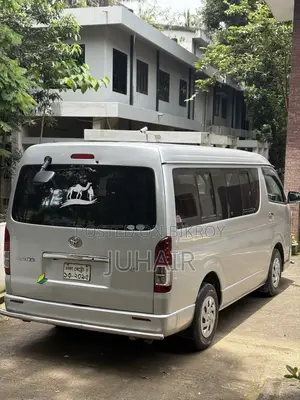 Toyota HiAce 2005 Silver
