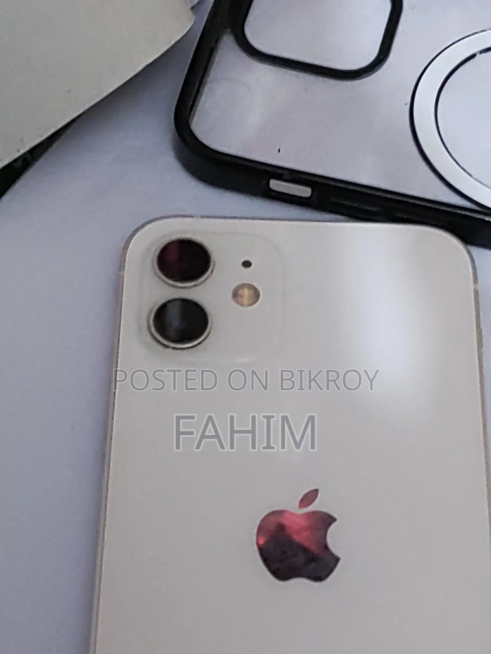 অ্যাপল আইফোন ১২ ৬৪ জিবি হোয়াইট
