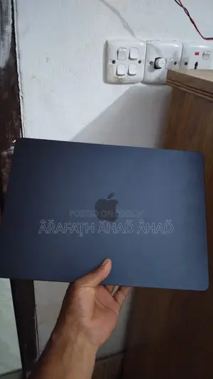 New Laptop Apple MacBook Air 2022 M2 8GB Apple M2 SSD 512GB