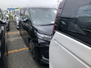 টয়োটা নোয়া ২০২৩ কালো