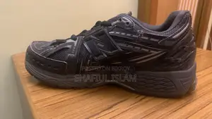 1906r-Inspired Running Shoe