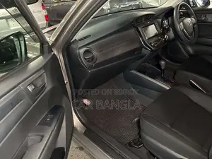 টয়োটা অ্যাক্সিও ২০২১ ব্রাউন