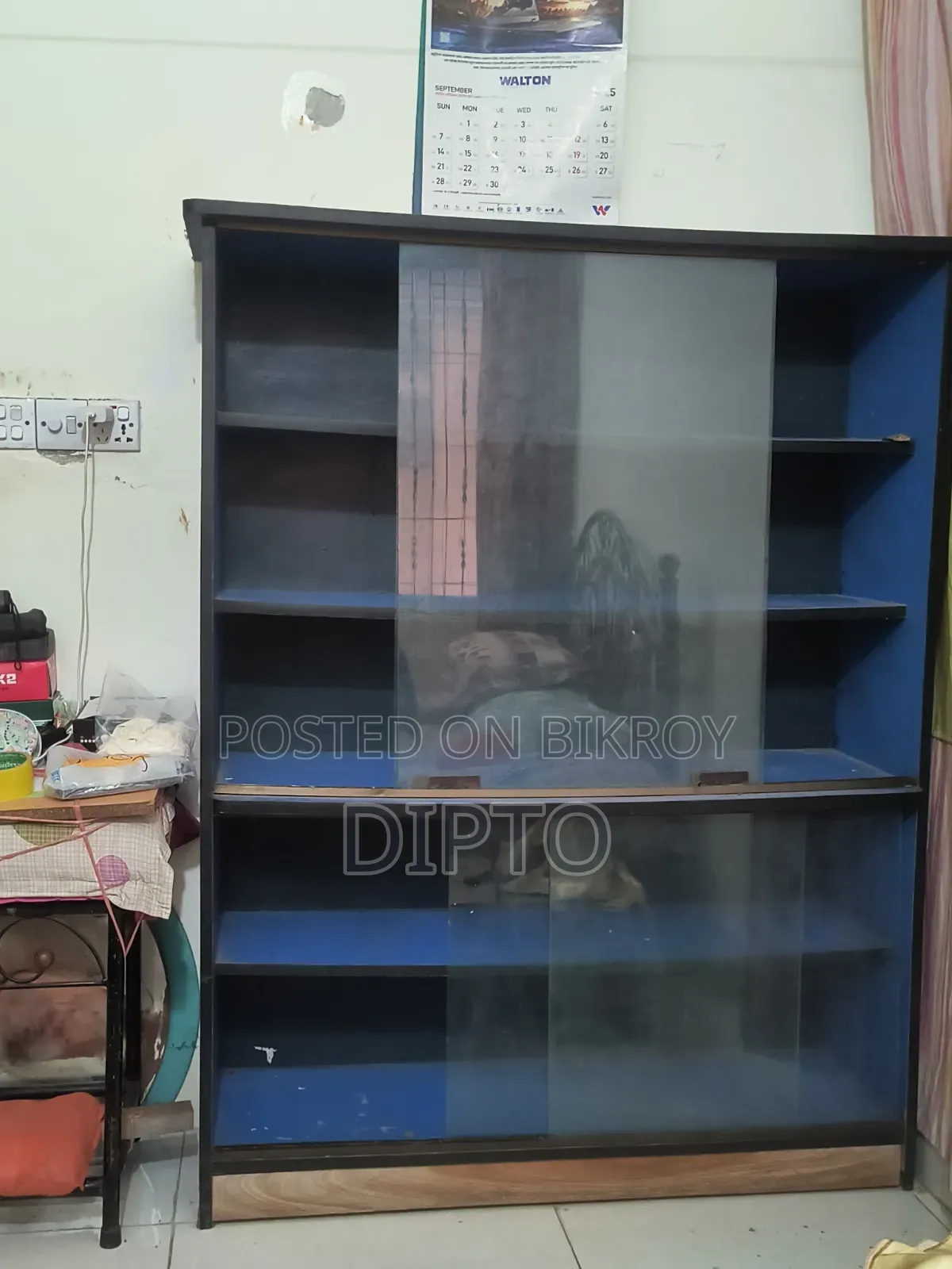 উডেন গ্লাস শোকেস