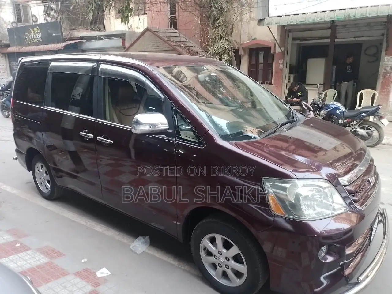 Toyota Noah 2005 Maroon