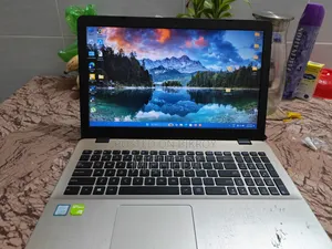 Laptop Asus VivoBook X540SA 16GB Intel Core i5 SSHD (Hybrid) 1T