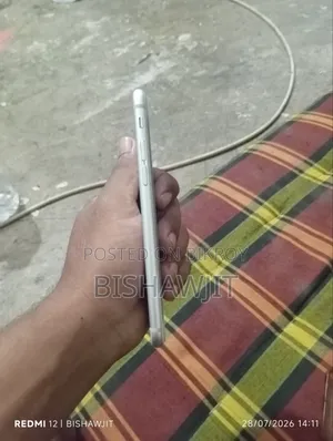 অ্যাপল আইফোন ৬ ১৬ জিবি রূপালী