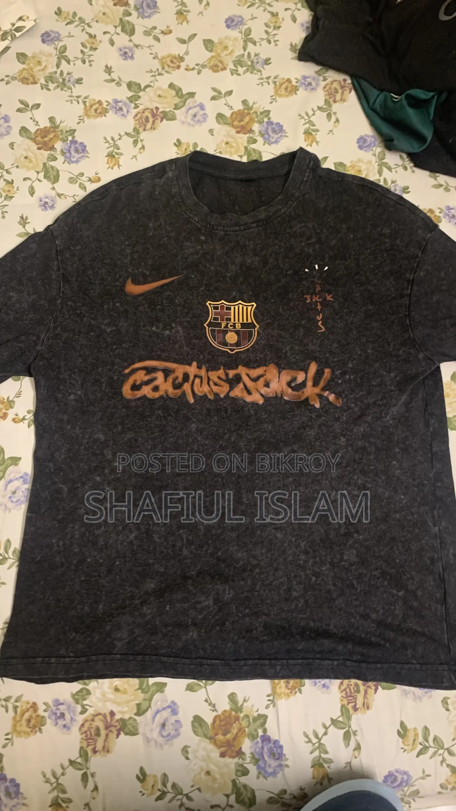 এফসি বার্সেলোনা কনসেপ্ট কিট এবং একটি এসিড ওয়াশড বার্সা এক্স ক্যাকটাস জ্যাক টি