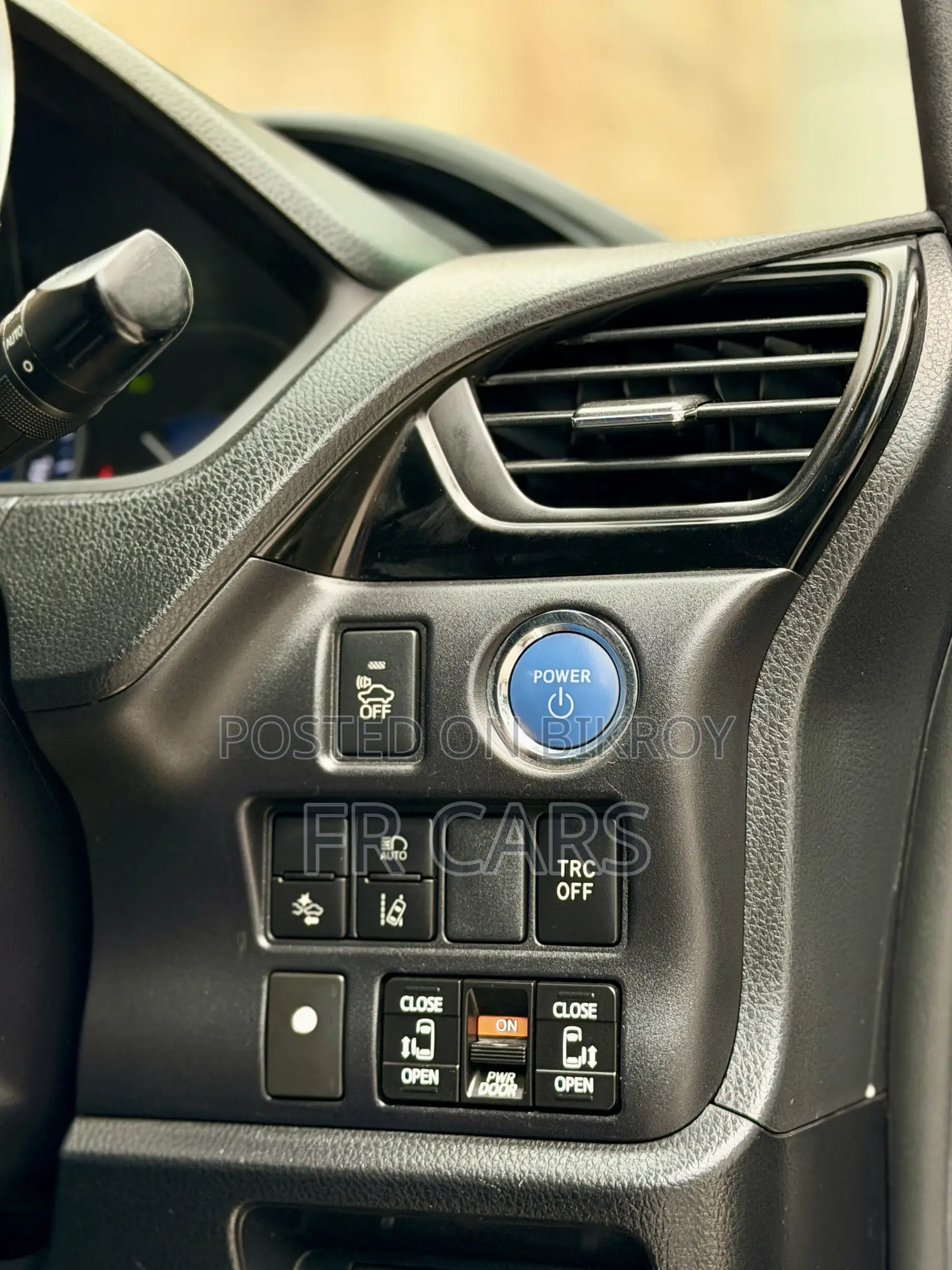 Toyota Esquire 1.8 Front-Wheel Drive Hybrid (7 Seater) 2018 Brown