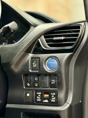 Toyota Esquire 1.8 Front-Wheel Drive Hybrid (7 Seater) 2018 Brown
