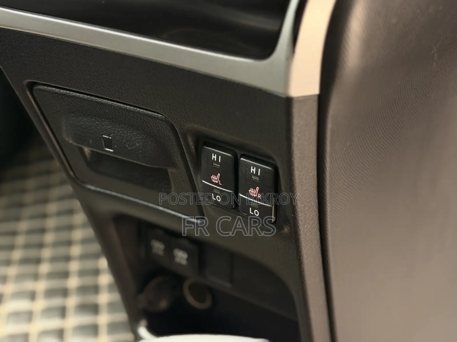 Toyota Esquire 1.8 Front-Wheel Drive Hybrid (7 Seater) 2018 Brown