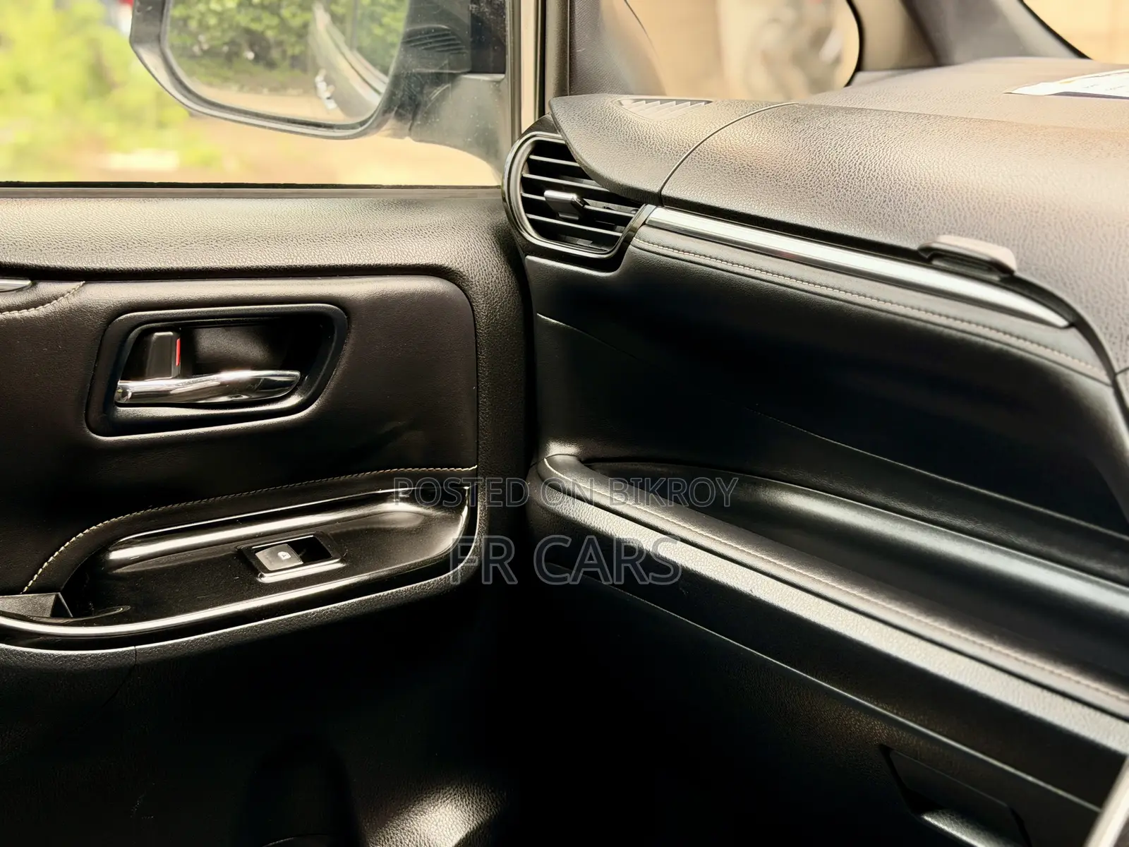Toyota Esquire 1.8 Front-Wheel Drive Hybrid (7 Seater) 2018 Brown