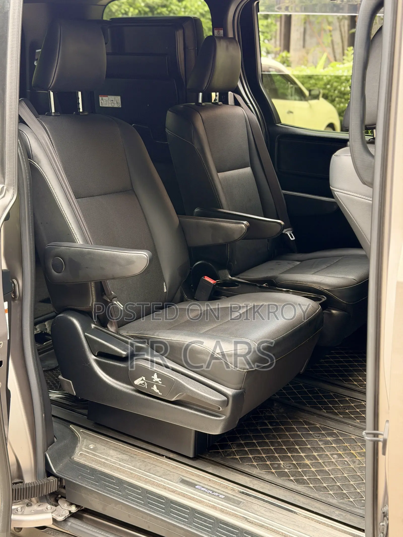Toyota Esquire 1.8 Front-Wheel Drive Hybrid (7 Seater) 2018 Brown