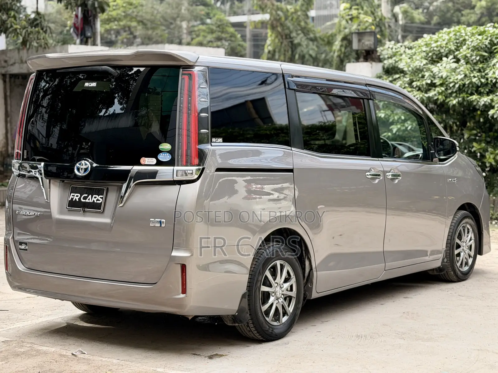 Toyota Esquire 1.8 Front-Wheel Drive Hybrid (7 Seater) 2018 Brown