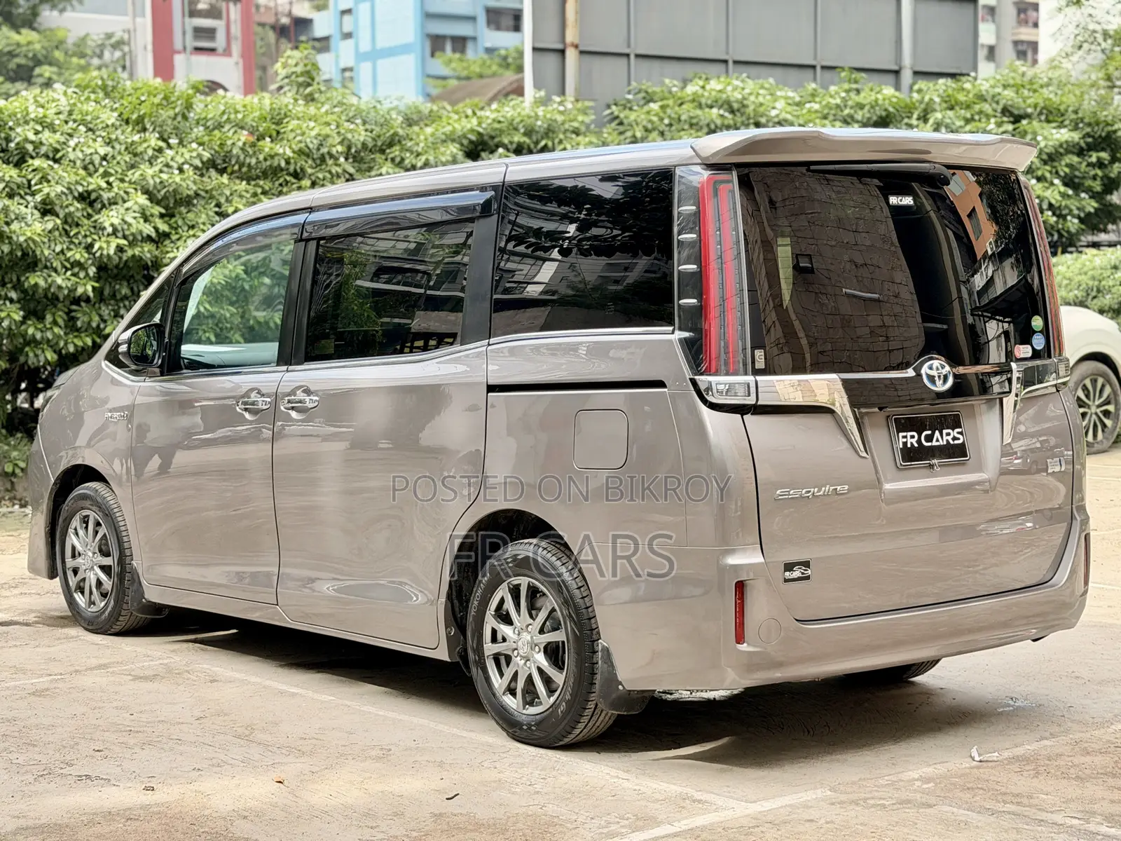 Toyota Esquire 1.8 Front-Wheel Drive Hybrid (7 Seater) 2018 Brown
