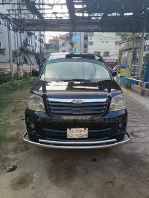 Toyota Noah 2004 Black