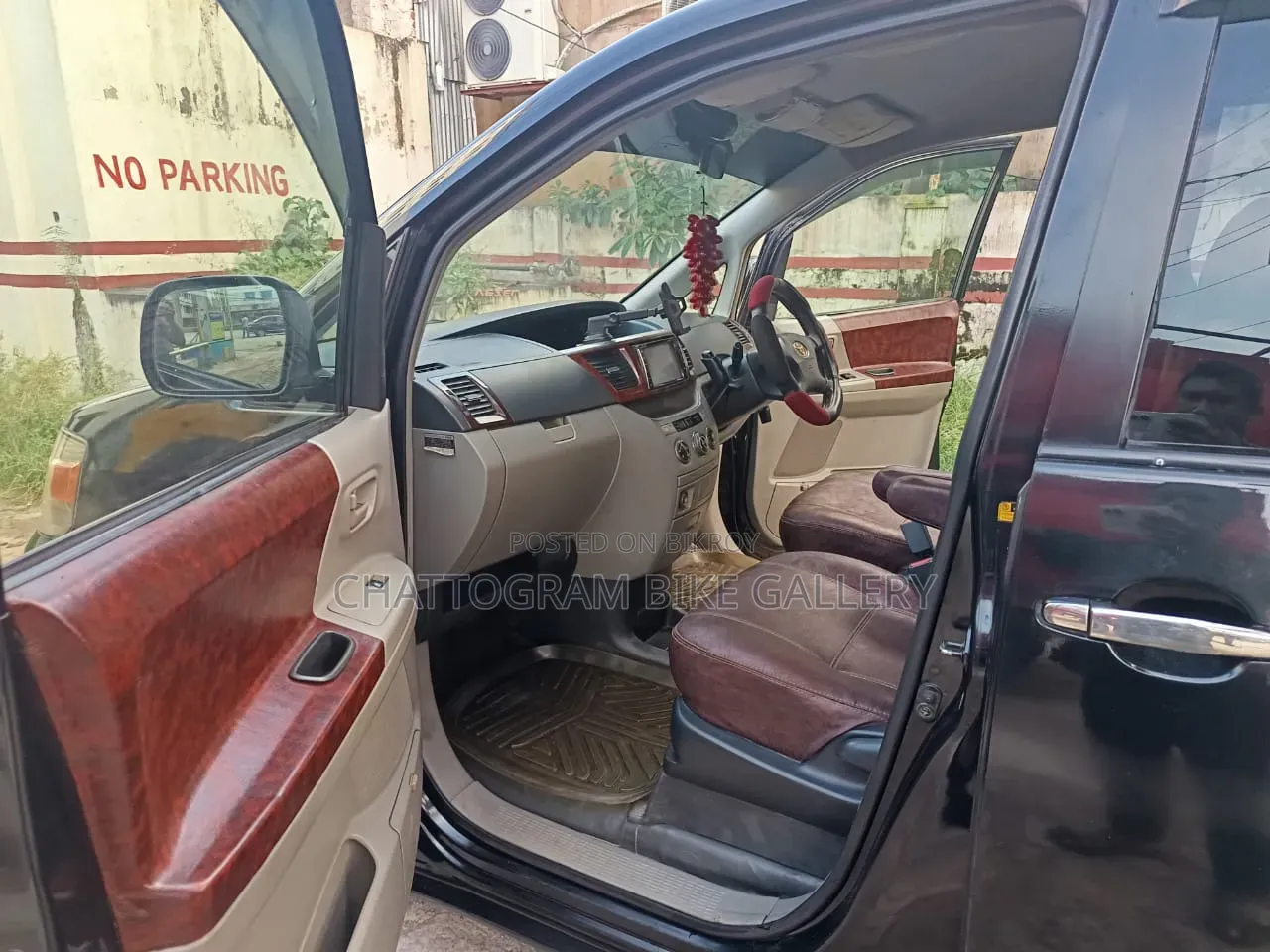 Toyota Noah 2004 Black