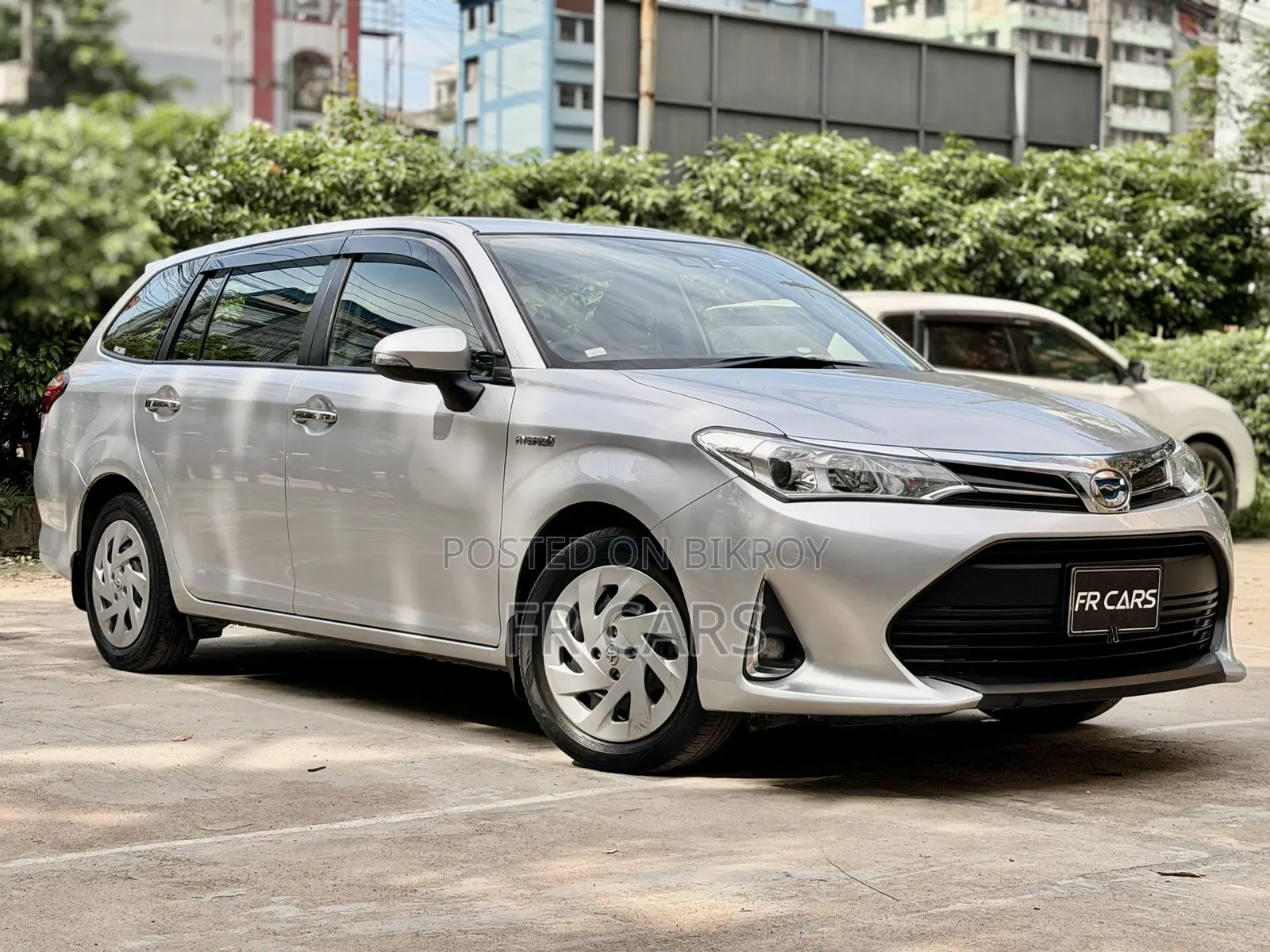 Toyota Corolla Fielder 1.5 Hybrid FWD 2019 Silver