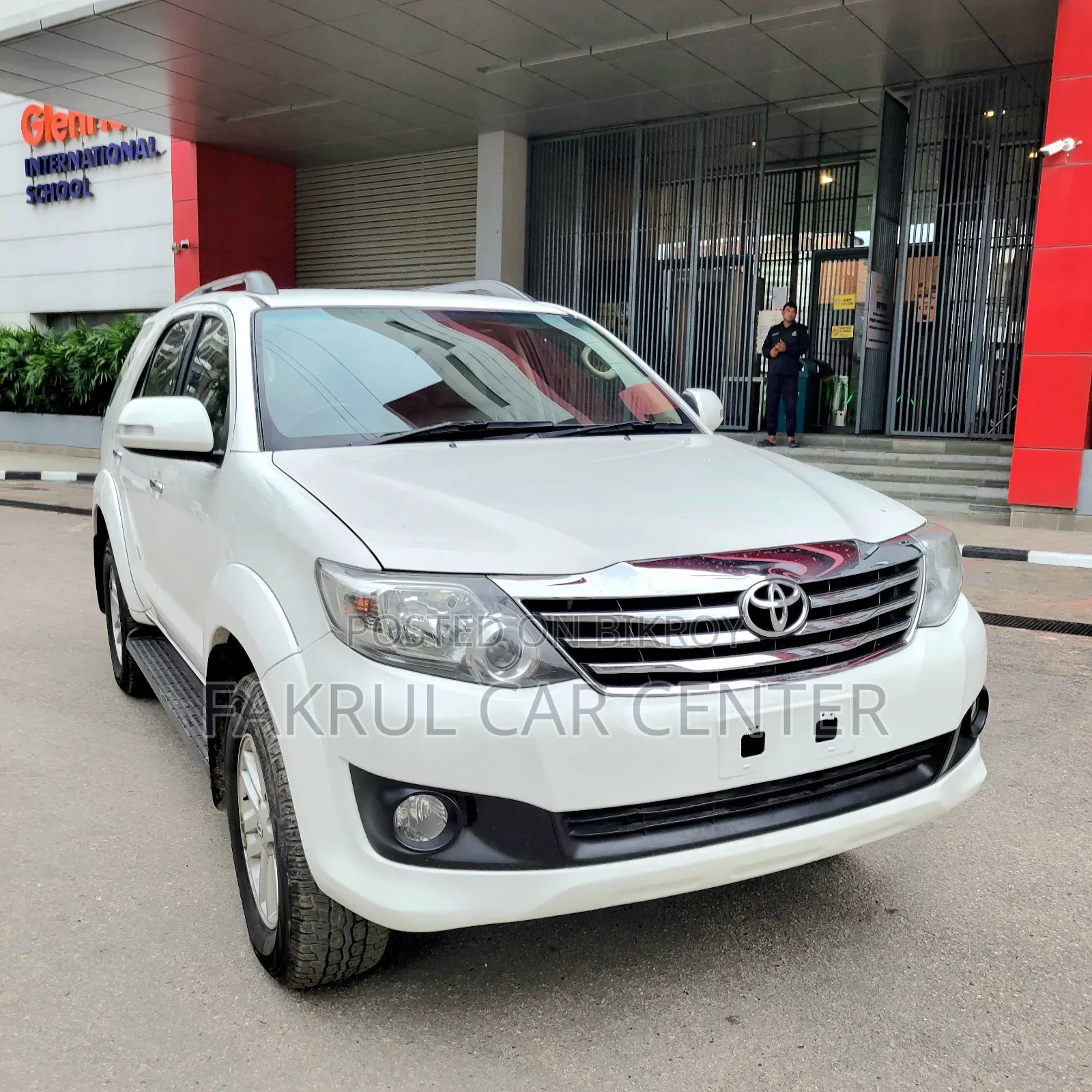 টয়োটা ফরচুনার ২০১১ সাদা